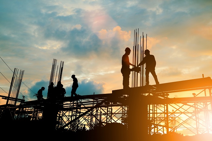 Construction workers in online news & the economy