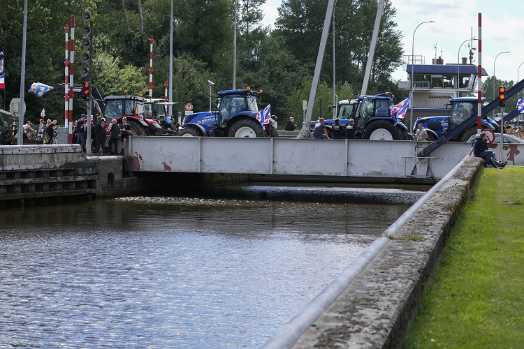 Farmers' protests in the Netherlands in online news & headline news