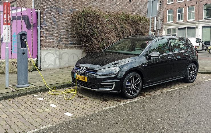 VW charging its battery in news online & world news