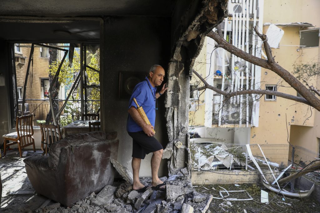 Palestinian's home wrecked in online news & commentary