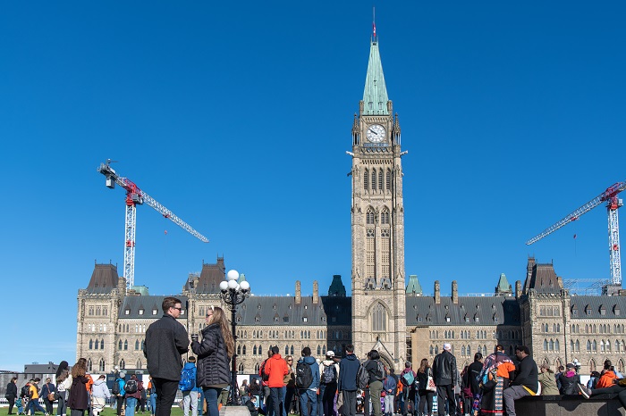 Canada's parliament building in online news & headline news
