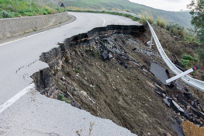Italy's landslides in online news & world news