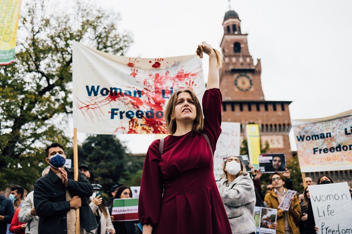 Protests against Iran's theocracy in news dispatch & world news
