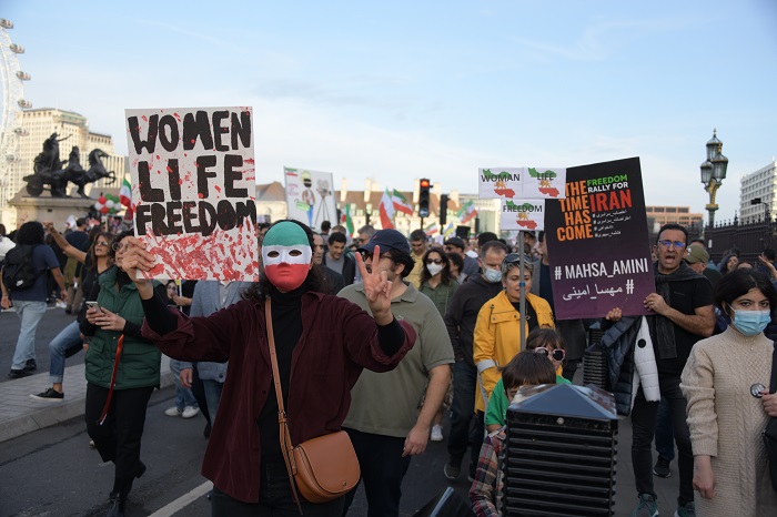 Protests in London against Iran in online news & headline news