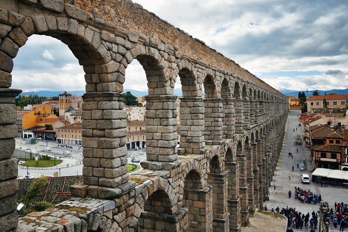 A Roman aqueduct in Segovia in arts and news online
