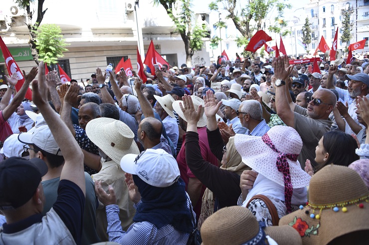 Tunisia's protests in online news & world news