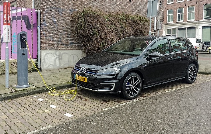 VW charging its battery in news online & world news