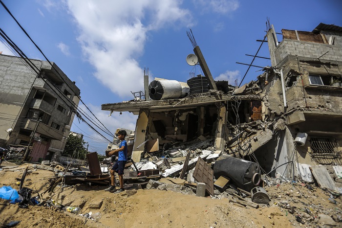 Gaza destruction in online news & world news