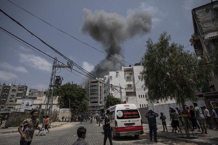 Gaza & Israeli air strikes in online news & world news