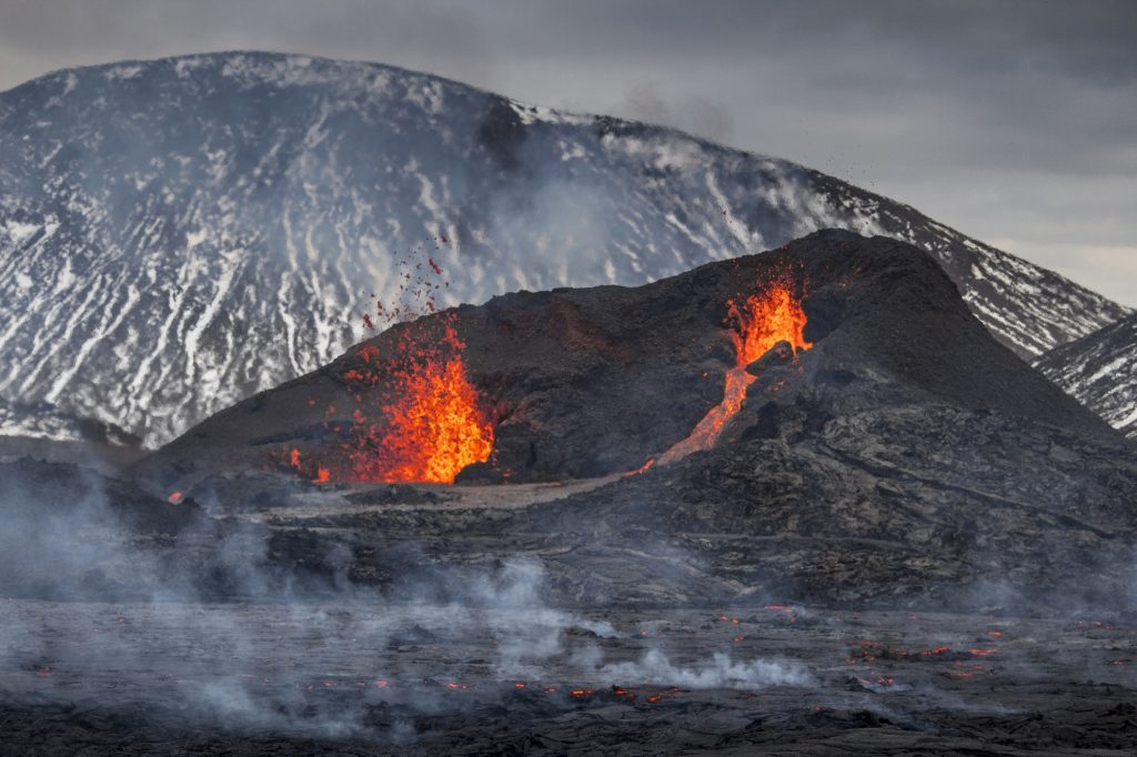 Iceland's volcano in world news & online news