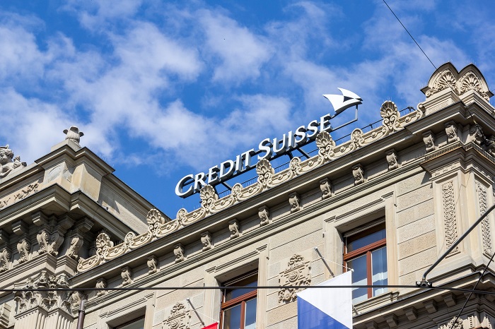 Credit Suisse's facade in online news & the economy