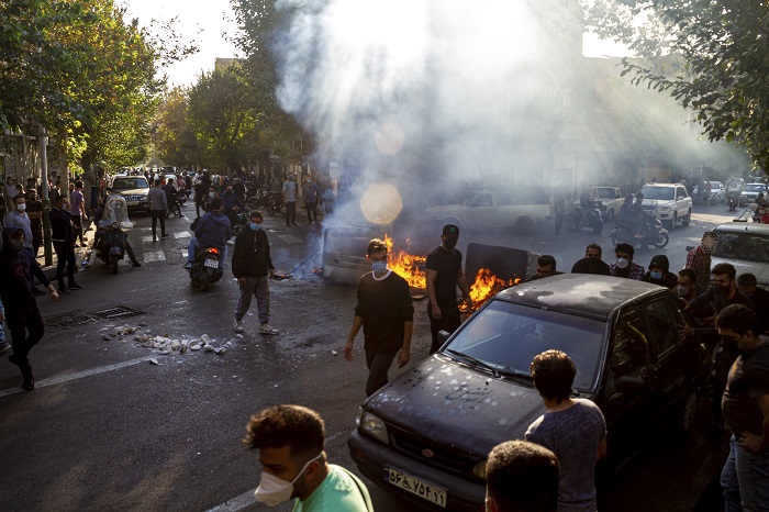 Iran's protests in headline news & online news