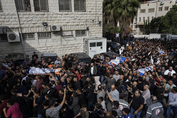 Palestinian mourners in world news & online news