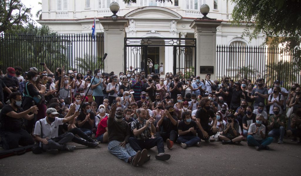 Cuban protesters in online news & headline news