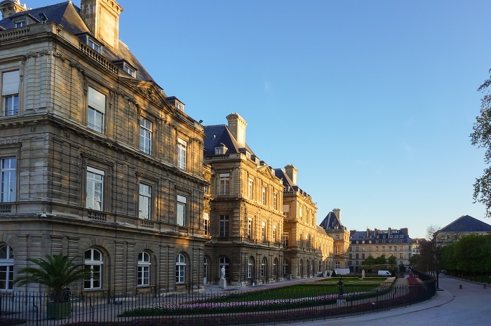 France's Senate building in online news & world news