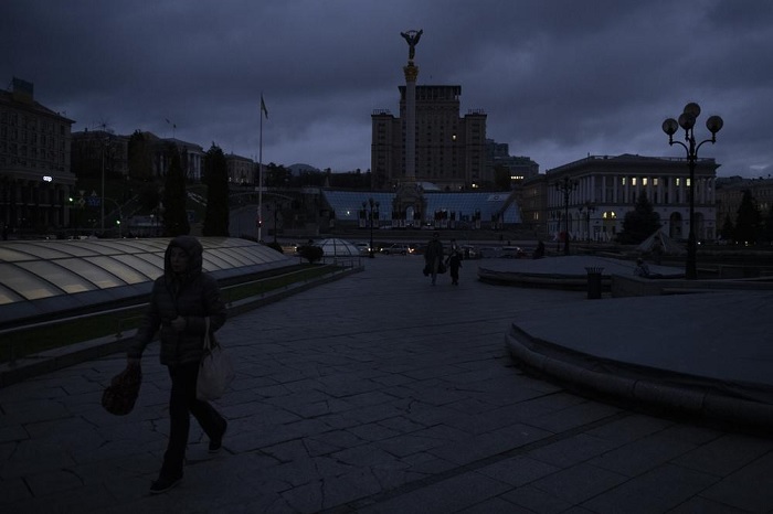 Kyiv's power outages in online news & world news