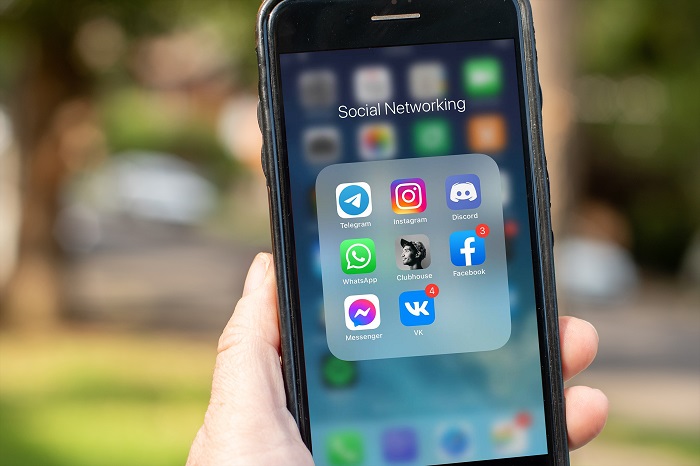 Social media apps in headline news & online news