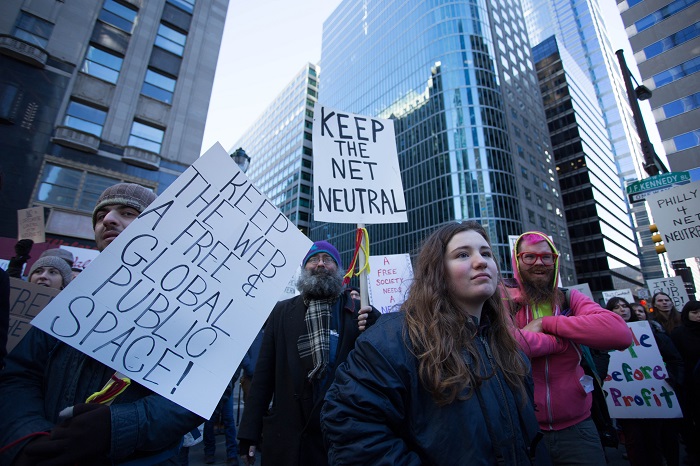 Protests at FCC over net neutrality in news online & bulletin news