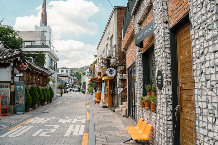 Seoul's traditional neighborhood in headline news & online news