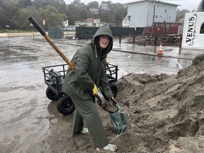 California floods in headline news & online news