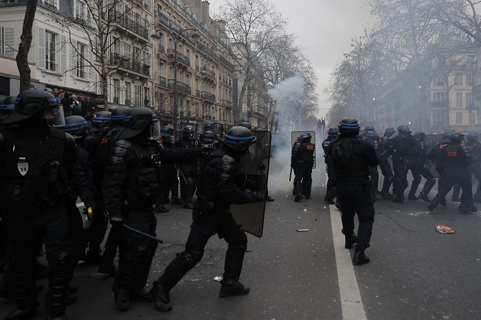 France's strikes in headline news & breaking news