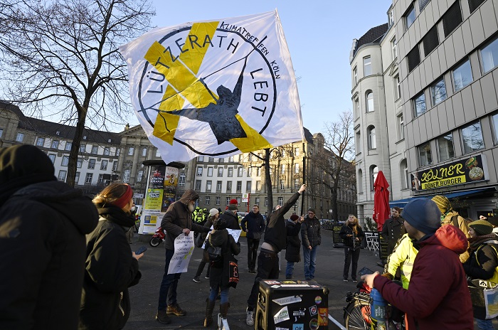 Germany's protests against coal in headline news & online news