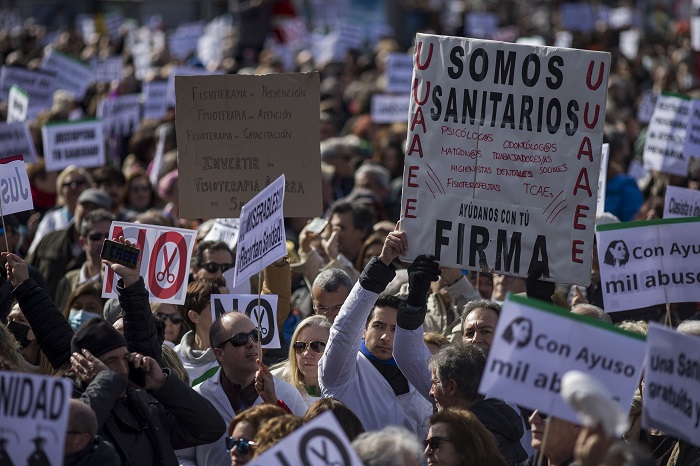 Spain protests about health care in headline news & world news