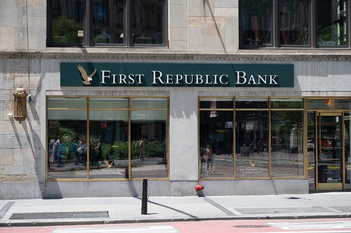 First Republic's facade in the economy and news online