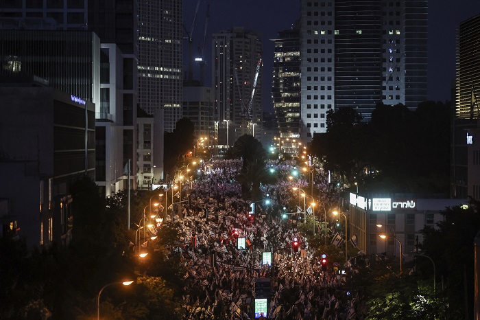 Israelis protest in world news & online news