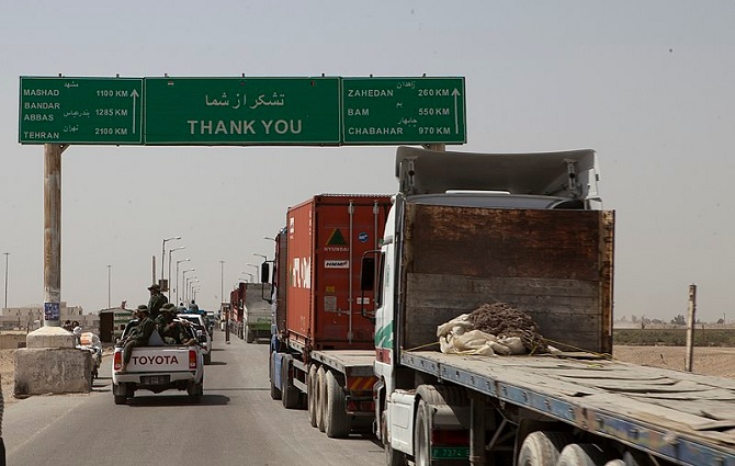 An Afghani Iranian border crossing in news online and world news