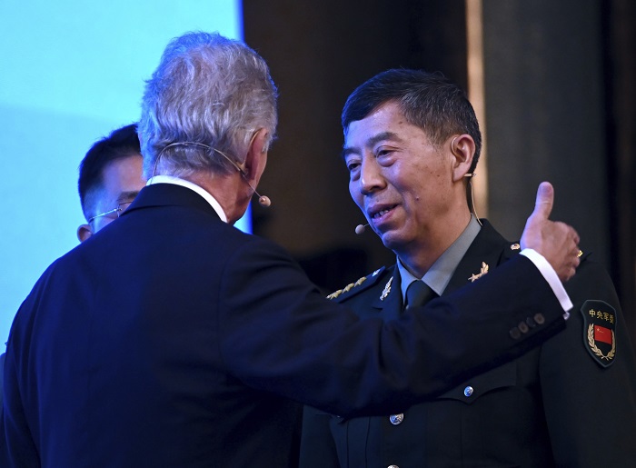 China's defense minister in online news & world news