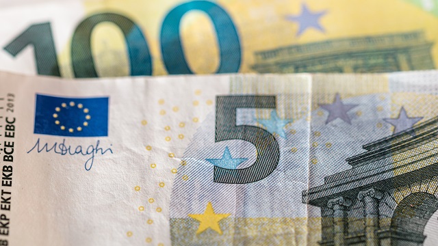 Euro currency in world news & online news