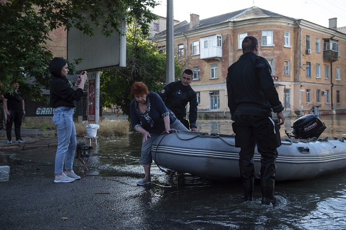 Kherson, Ukraine and floods in headline news & online news