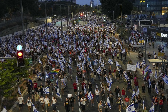 Israeli protests continue in headline news & bulletin news
