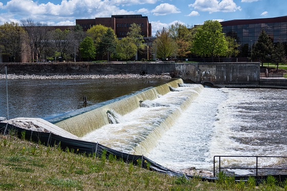 foam on   Michigan's waters   online news  North American news   news online  breaking news  headline news  Michigan waters