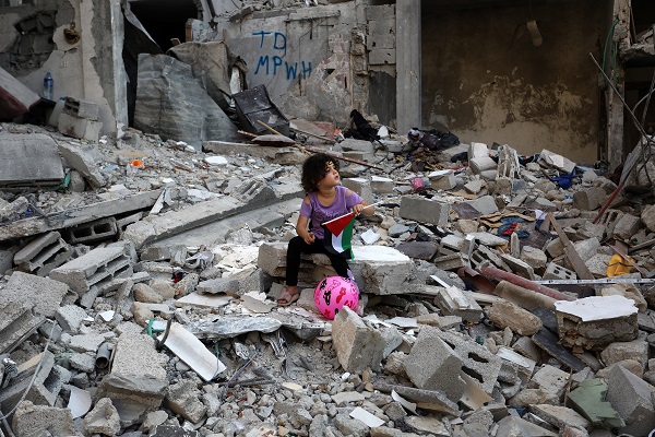 Gaza's destruction & children affected in headline news & bulletin news