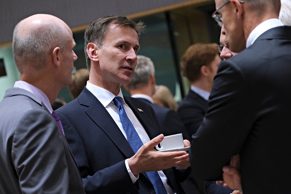 Jeremy Hunt discussing some things in world news & online news
