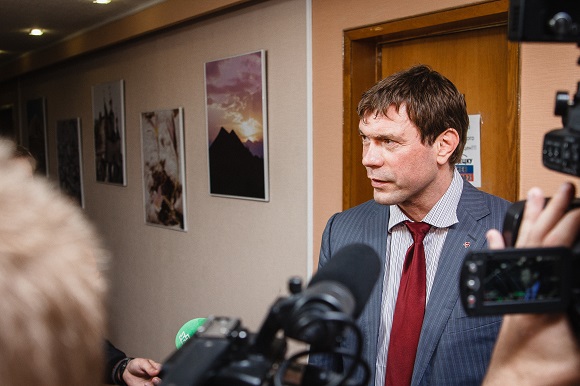 In Ukraine in 2014 a pro-Russian politician in online news & headline news