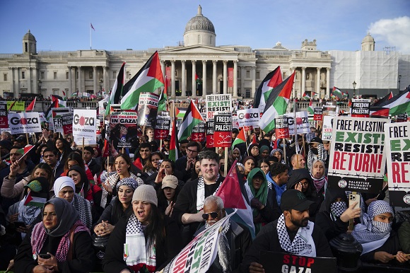 In London, protests for peace happen in online news & headline news