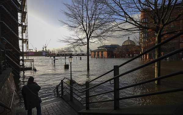Storms batter northern Europe in world news & bulletin news