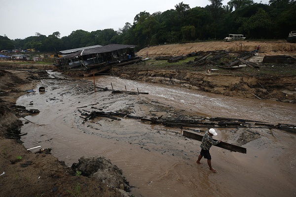 Drought conditions in the Amazon region in world news & online news