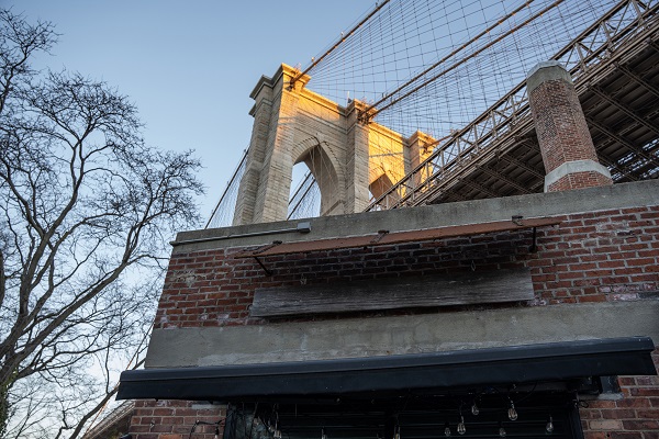 The Brooklyn Bridge in 2023 in headline news & online news