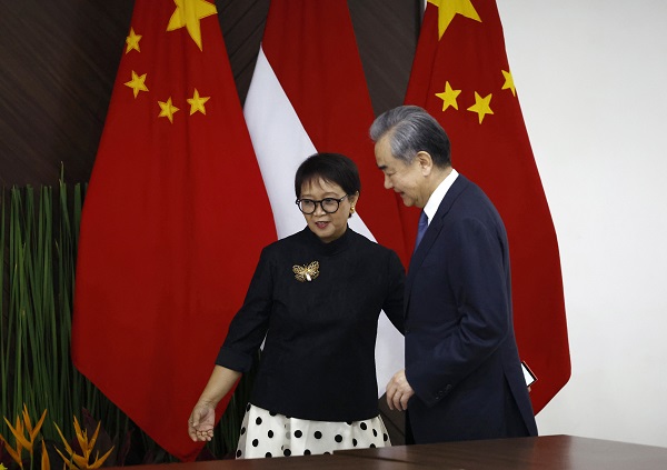 Representatives of China & Indonesia meet in world news & online news