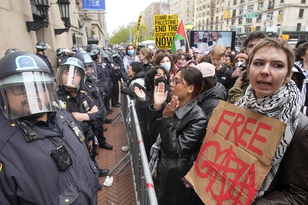 Protests at universities, calling for a ceasefire in headline news & online news