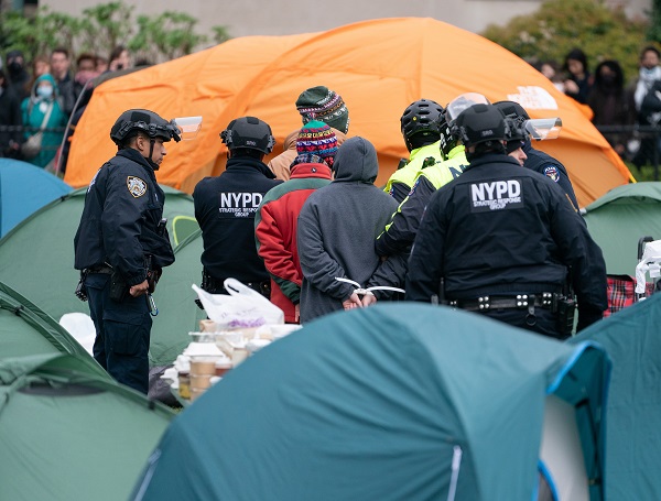 Pro ceasefire encampment at Columbia University in headline news & online news