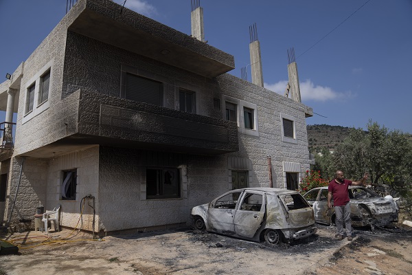 Israeli attacks on a community in the West Bank in headline news & online news