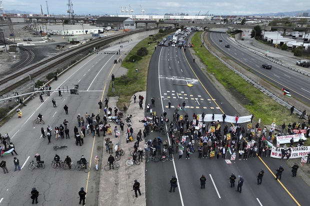 Pro ceasefire demonstrations in headline news & online news