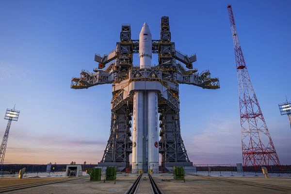 Russia's heavy space rocket in online news & world news