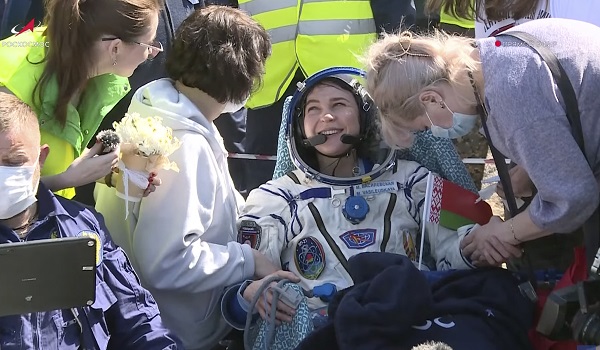 A Soyuz astronaut in science and online news