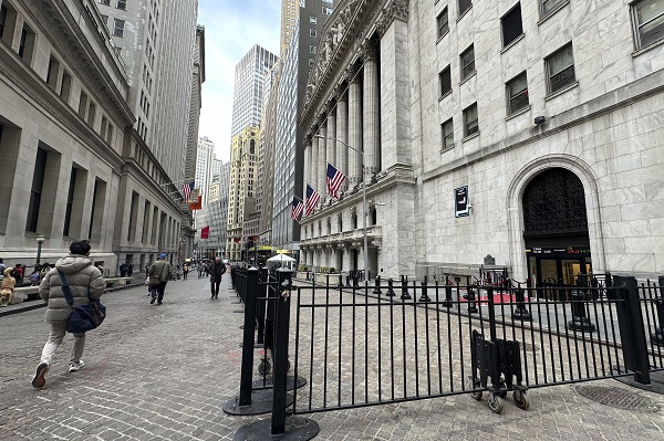Another image of Wall Street in news online & economy news